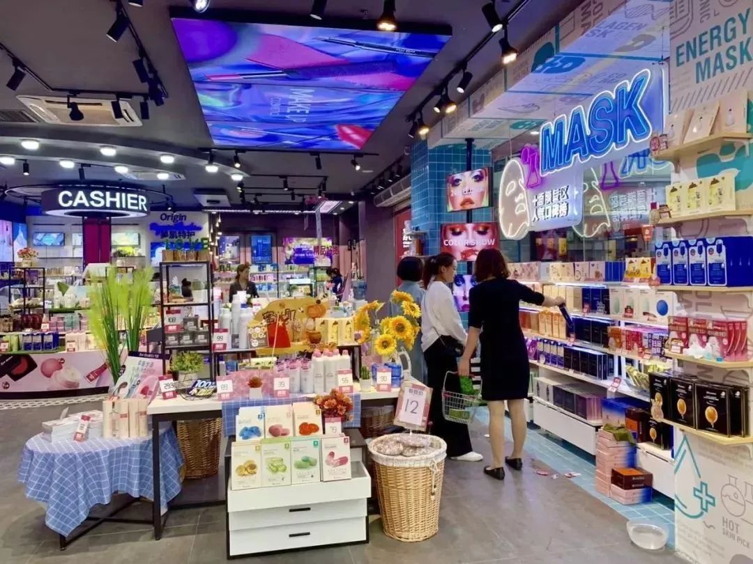 日化去畅销商品的综合堆码陈列展示.